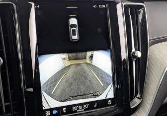 Подержанный автомобиль Volvo XC60 2021 года (27 фото)