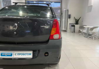 Подержанный автомобиль Renault Logan Sedan 2006 года (9 фото)