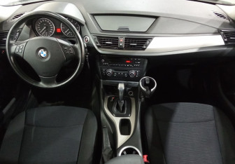 Подержанный автомобиль BMW X1 2013 года (11 фото)
