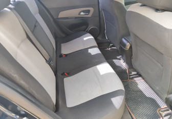 Подержанный автомобиль Chevrolet Cruze Sedan 2011 года (11 фото)