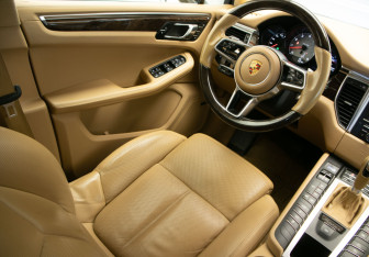 Подержанный автомобиль Porsche Macan 2014 года (16 фото)