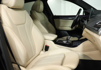 Подержанный автомобиль BMW X4 2021 года (15 фото)