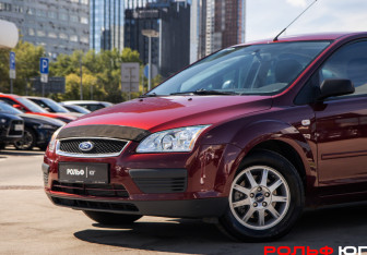 Подержанный автомобиль Ford Focus Hatchback 2006 года (14 фото)