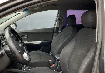 Подержанный автомобиль Kia Rio Hatchback 2013 года (21 фото)
