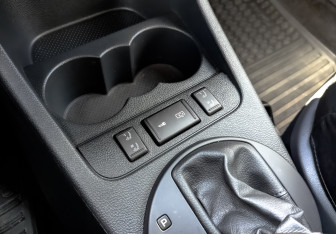 Подержанный автомобиль Skoda Fabia Hatchback 2012 года (25 фото)