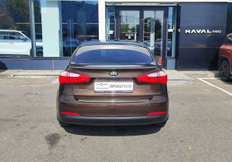 Подержанный автомобиль Kia Cerato Sedan 2016 года (6 фото)