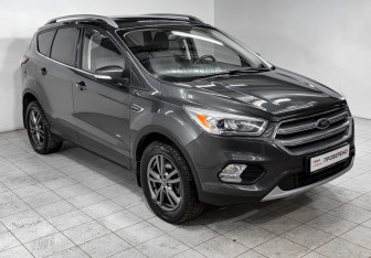 Подержанный автомобиль Ford Kuga 2017 года (3 фото)