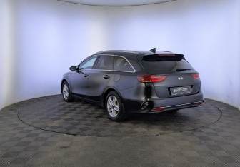 Подержанный автомобиль Kia Ceed Wagon 2020 года (7 фото)