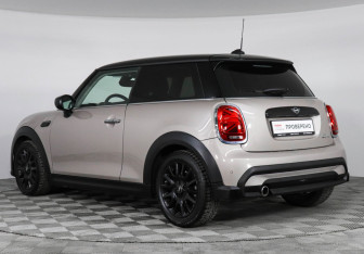Подержанный автомобиль MINI Hatch 2021 года (7 фото)