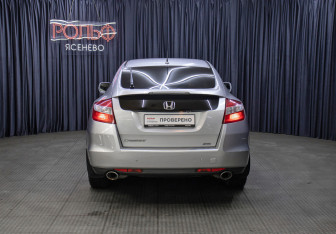 Подержанный автомобиль Honda Crosstour 2011 года (6 фото)
