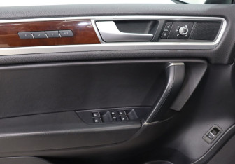 Подержанный автомобиль Volkswagen Touareg 2016 года (11 фото)