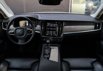Подержанный автомобиль Volvo S90 2021 года (9 фото)