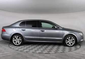 Подержанный автомобиль Skoda Superb Liftback 2012 года (4 фото)