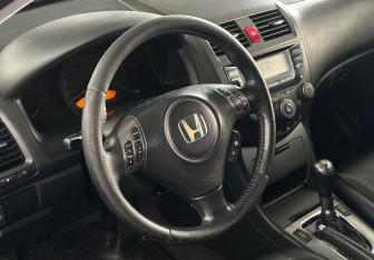 Подержанный автомобиль Honda Accord Sedan 2007 года (12 фото)