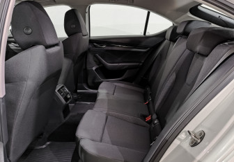 Подержанный автомобиль Skoda Octavia Liftback 2021 года (18 фото)