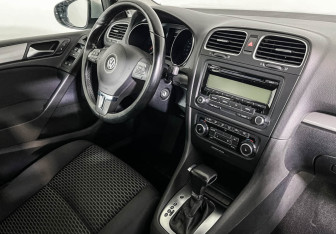 Подержанный автомобиль Volkswagen Golf Hatchback 2010 года (9 фото)