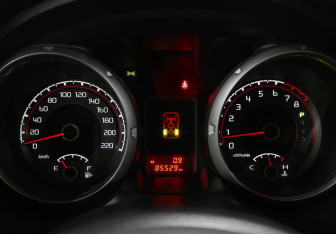 Подержанный автомобиль Mitsubishi Pajero 2017 года (14 фото)