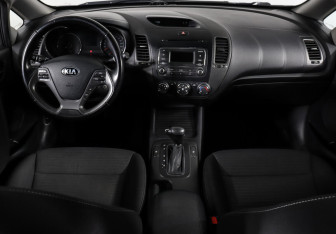Подержанный автомобиль Kia Cerato Sedan 2013 года (10 фото)