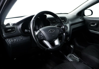 Подержанный автомобиль Kia Rio Sedan 2012 года (9 фото)