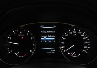 Подержанный автомобиль Nissan X-Trail 2015 года (11 фото)