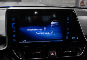 Подержанный автомобиль Toyota C-HR 2019 года (19 фото)