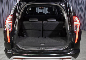 Подержанный автомобиль Mitsubishi Montero Sport 2023 года (10 фото)