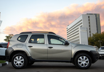 Подержанный автомобиль Renault Duster 2013 года (3 фото)