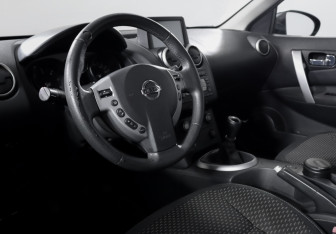 Подержанный автомобиль Nissan Qashqai 2008 года (14 фото)