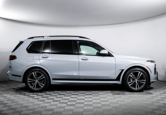 Подержанный автомобиль BMW X7 2022 года (4 фото)