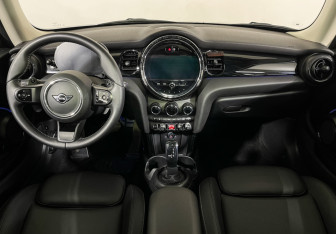 Подержанный автомобиль MINI Hatch 2023 года (12 фото)