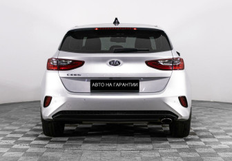 Подержанный автомобиль Kia Ceed Hatchback 2018 года (4 фото)