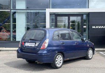 Подержанный автомобиль Suzuki Liana Wagon 2005 года (5 фото)