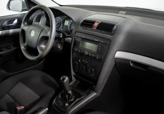 Подержанный автомобиль Skoda Octavia Liftback 2008 года (10 фото)