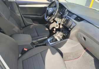 Подержанный автомобиль Skoda Octavia Liftback 2016 года (12 фото)