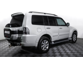 Подержанный автомобиль Mitsubishi Pajero 2021 года (5 фото)