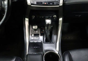 Подержанный автомобиль Lexus NX 2018 года (19 фото)