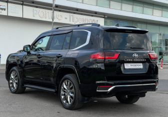 Подержанный автомобиль Toyota Land Cruiser Suv 2024 года (7 фото)