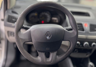 Подержанный автомобиль Renault Fluence 2010 года (16 фото)