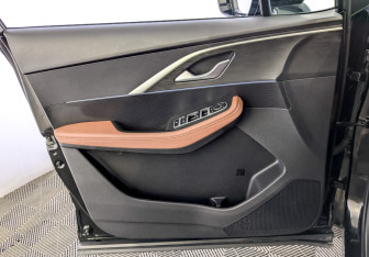 Подержанный автомобиль Omoda C5 2023 года (19 фото)