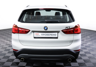 Подержанный автомобиль BMW X1 2015 года (6 фото)