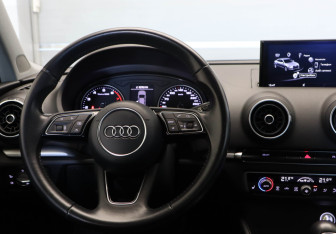 Подержанный автомобиль Audi A3 Sedan 2017 года (8 фото)