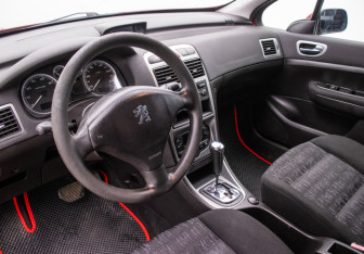 Подержанный автомобиль Peugeot 307 Hatchback 2003 года (9 фото)