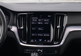 Подержанный автомобиль Volvo V60 Cross Country 2021 года (13 фото)