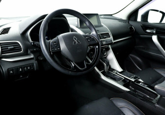 Подержанный автомобиль Mitsubishi Eclipse Cross 2019 года (10 фото)