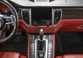 Подержанный автомобиль Porsche Macan 2017 года (15 фото)