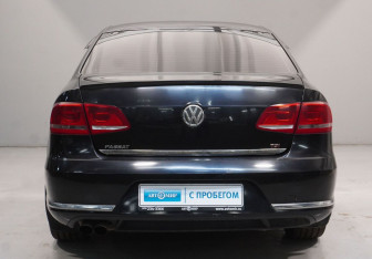 Подержанный автомобиль Volkswagen Passat Sedan 2011 года (6 фото)