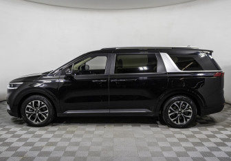Подержанный автомобиль Kia Carnival 2020 года (8 фото)