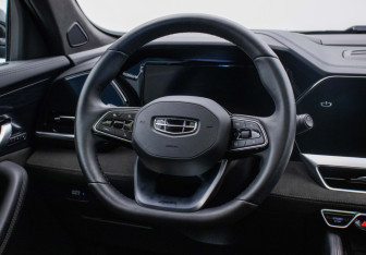Подержанный автомобиль Geely Monjaro 2024 года (15 фото)