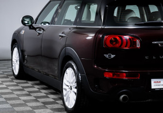 Подержанный автомобиль MINI Clubman Wagon 2017 года (17 фото)
