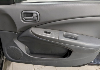 Подержанный автомобиль Nissan Almera Classic 2007 года (18 фото)